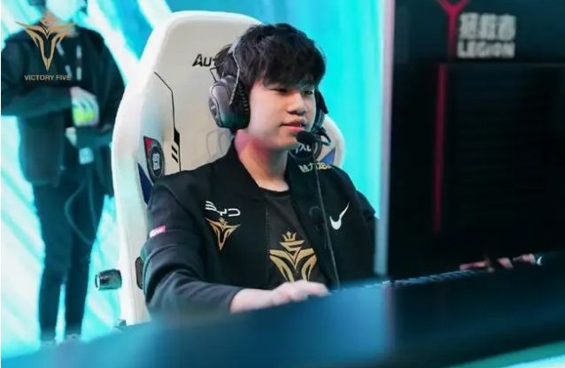 员在场上的 员在场上的